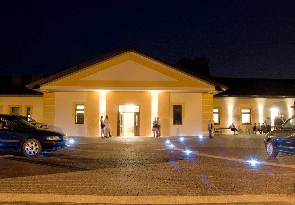 Hotel Diament - Zajazd U Przemka Zgierz Extérieur photo