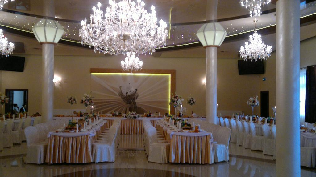 Hotel Diament - Zajazd U Przemka Zgierz Extérieur photo